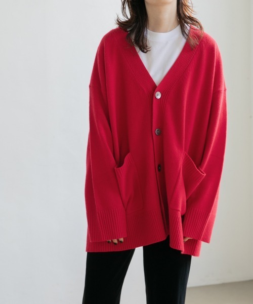 yuw（ユウ）の「UNSEX BIG V CARDIGAN　217974（カーディガン/ボレロ・レディース・ブラック/グレー/グリーン/レッド/ダークブラウン・FREE）」の5枚目の写真