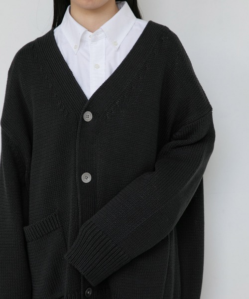yuw（ユウ）の「UNSEX BIG V CARDIGAN　217974（カーディガン/ボレロ・レディース・ブラック/グレー/グリーン/レッド/ダークブラウン・FREE）」の16枚目の写真