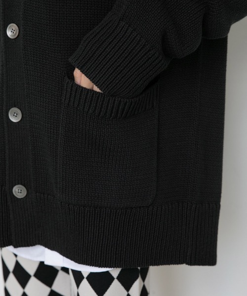 yuw（ユウ）の「UNSEX BIG V CARDIGAN　217974（カーディガン/ボレロ・レディース・ブラック/グレー/グリーン/レッド/ダークブラウン・FREE）」の9枚目の写真