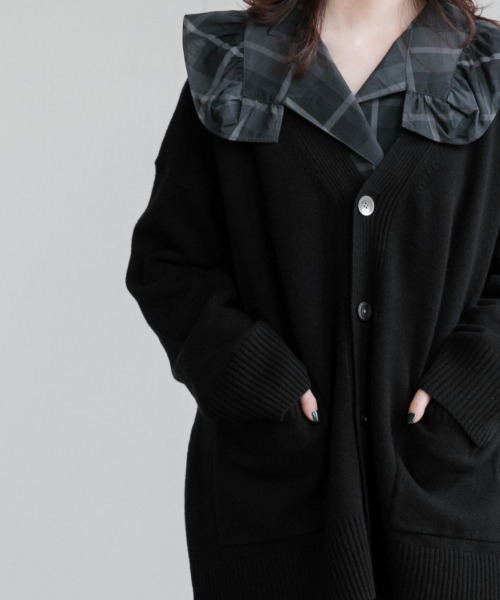 yuw（ユウ）の「UNSEX BIG V CARDIGAN　217974（カーディガン/ボレロ・レディース・ブラック/グレー/グリーン/レッド/ダークブラウン・FREE）」の21枚目の写真