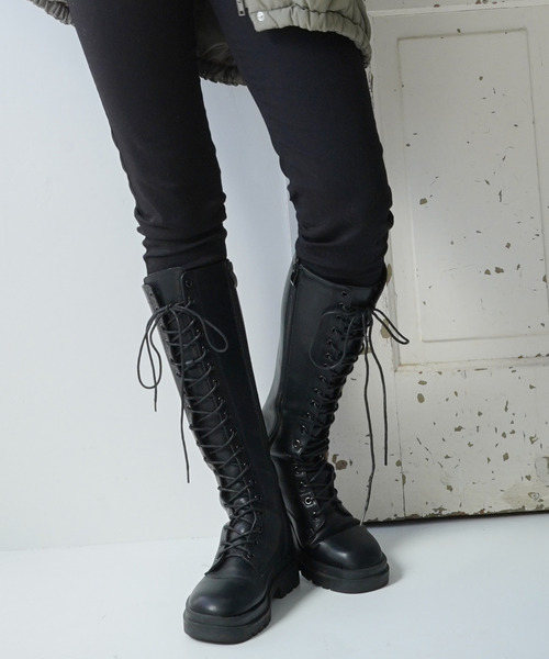 VENCEEXCHANGE（ヴァンスエクスチェンジ）の「タンクソールレースアップロングブーツ（ブーツ・レディース・ホワイト/ブラック・M/L）」の13枚目の写真