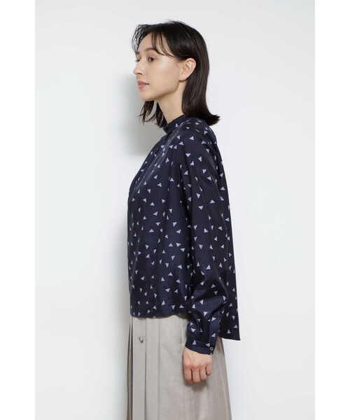 human woman（ヒューマンウーマン）の「◆幾何学プリントプルオーバーブラウス（シャツ/ブラウス・レディース・ダークインディゴブルー/ブラック系その他3・MEDIUM）」の15枚目の写真