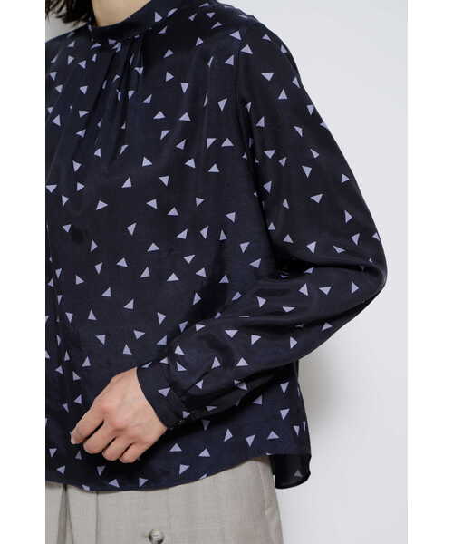 human woman（ヒューマンウーマン）の「◆幾何学プリントプルオーバーブラウス（シャツ/ブラウス・レディース・ダークインディゴブルー/ブラック系その他3・MEDIUM）」の19枚目の写真