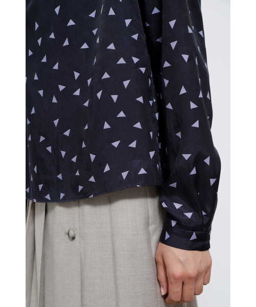 human woman（ヒューマンウーマン）の「◆幾何学プリントプルオーバーブラウス（シャツ/ブラウス・レディース・ダークインディゴブルー/ブラック系その他3・MEDIUM）」の20枚目の写真