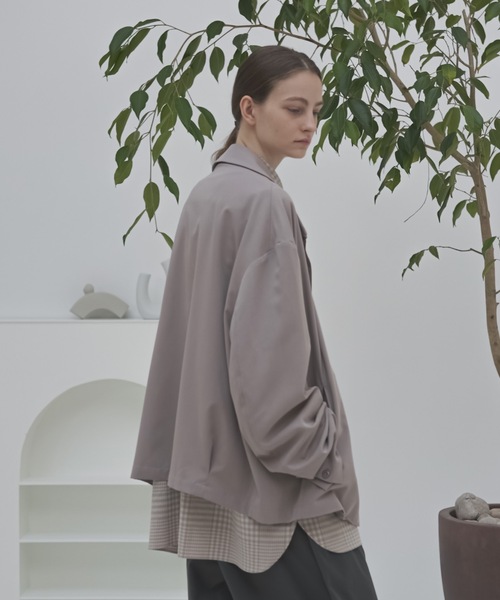 shiki tokyo(シキトウキョウ)の「Oversized Shirt Cardigan / オーバーサイズシャツカーディガン(カーディガン/ボレロ・メンズ・チャコールグレー/グレイッシュベージュ・SMALL/LARGE/MEDIUM)」の12枚目の写真