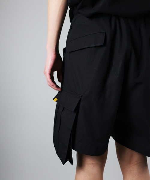 NUMBER (N)INE(ナンバーナイン)の「NUMBER (N)INE / ナンバーナイン RIPSTOP CARGO SHORTS/リップストップ フラシサイドポケット ショートパンツ(カーゴパンツ・メンズ・ブラック/オフホワイト/オリーブ・3/2/4)」の15枚目の写真