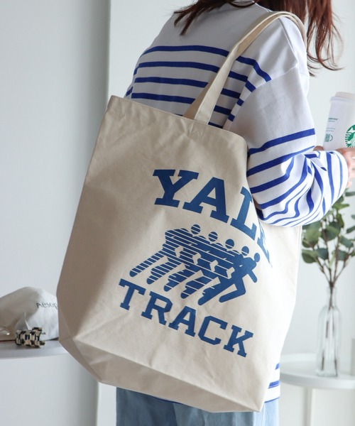 COURO(コウロ)の「YALE Logo Tote Bag 別注 カレッジロゴトートバッグ(トートバッグ・レディース・ホワイト/ホワイト系その他/ホワイト系その他2・FREE)」の1枚目の写真