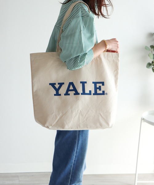COURO(コウロ)の「YALE Logo Tote Bag 別注 カレッジロゴトートバッグ(トートバッグ・レディース・ホワイト/ホワイト系その他/ホワイト系その他2・FREE)」の7枚目の写真