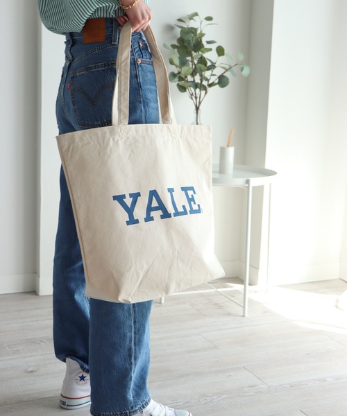 COURO(コウロ)の「YALE Logo Tote Bag 別注 カレッジロゴトートバッグ(トートバッグ・レディース・ホワイト/ホワイト系その他/ホワイト系その他2・FREE)」の12枚目の写真