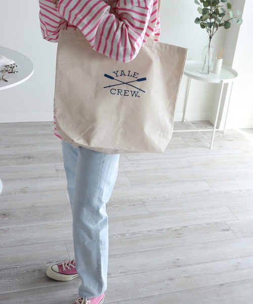 COURO(コウロ)の「YALE Logo Tote Bag 別注 カレッジロゴトートバッグ(トートバッグ・レディース・ホワイト/ホワイト系その他/ホワイト系その他2・FREE)」の5枚目の写真