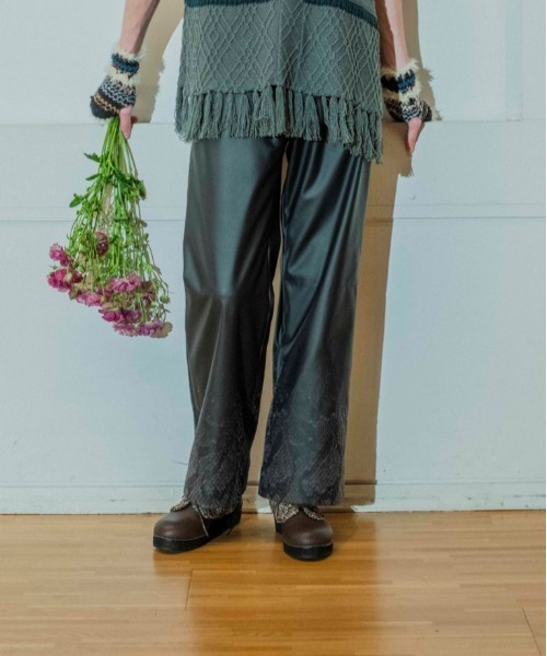 meagratia(メアグラーティア)の「eco leather wide PT(その他パンツ・メンズ・アイボリー/ブラック・2/3/1)」の1枚目の写真
