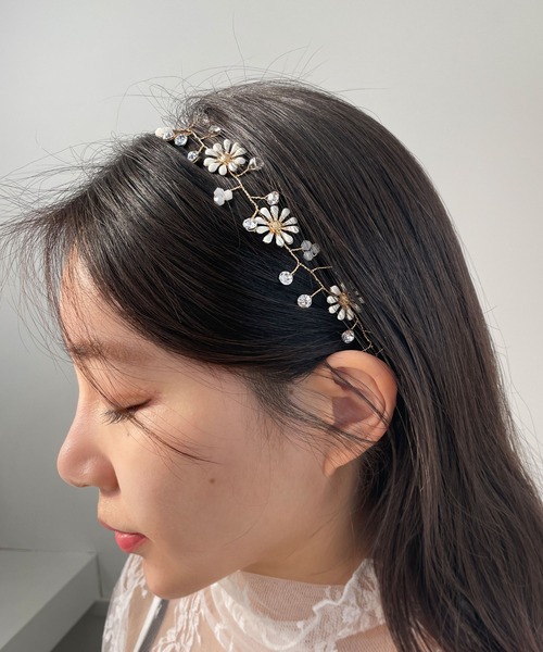CEMONEMO（セモネモ）の「デイジー フラワー ヘッドドレス（ヘアバンド・レディース・ゴールド・FREE）」の6枚目の写真