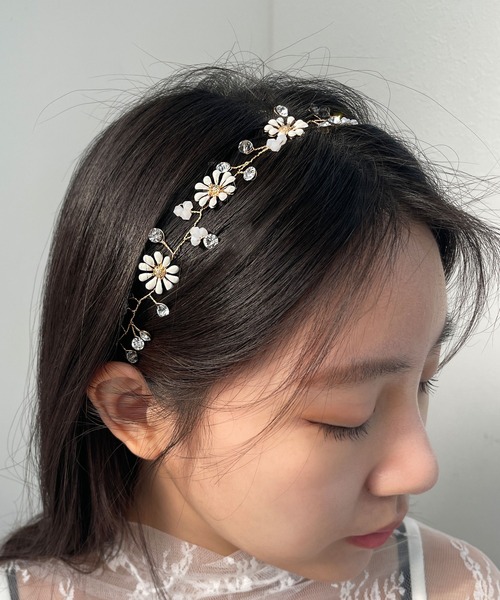 CEMONEMO（セモネモ）の「デイジー フラワー ヘッドドレス（ヘアバンド・レディース・ゴールド・FREE）」の7枚目の写真