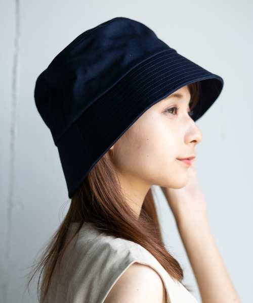 14+(イチヨンプラス)の「ツイルダウンブリムバケットハット(ハット・レディース・ブラック/ベージュ/パープル/ネイビー/オフホワイト/ブルー/モカ/ダークインディゴブルー/インディゴブルー/ライトインディゴブルー/ライトブラック/ダークブラック/カーキ/グレー/グリーン/ダークパープル/ライム/ピンク・FREE/LARGE/SMALL)」の11枚目の写真