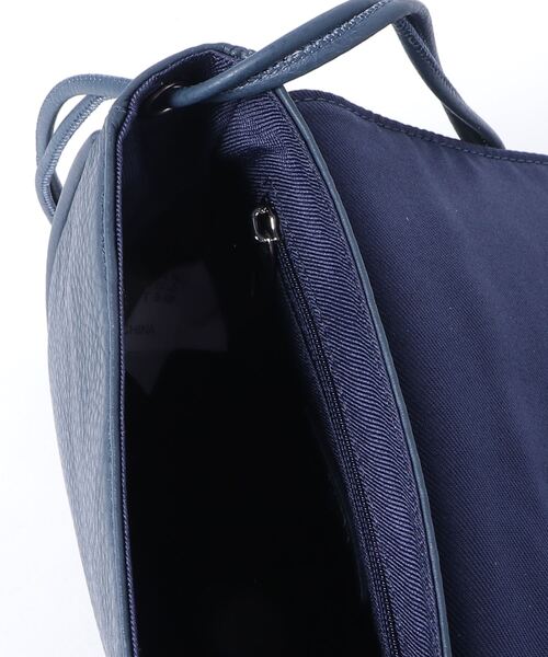 waku(ワク)の「waku 半月型フラップショルダー Sサイズ(ショルダーバッグ・メンズ・ブラック/ベージュ/ネイビー/ダークオレンジ・FREE)」の7枚目の写真