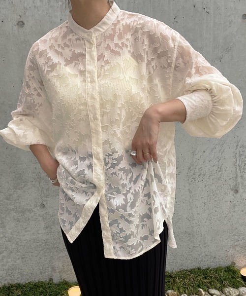 select MOCA by misato（セレクトモカバイミサト）の「2022 SS バンドカラージャガードレースブラウス（シャツ/ブラウス・レディース・ブラック/オフホワイト/グリーン・FREE）」の2枚目の写真