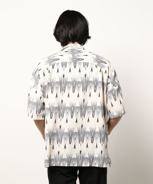 semantic design(セマンティックデザイン)の「セマンティックデザイン 幾何学柄 オープンカラー半袖ルーズシャツ(シャツ/ブラウス・メンズ・ホワイト/グリーン・LARGE/MEDIUM)」の4枚目の写真