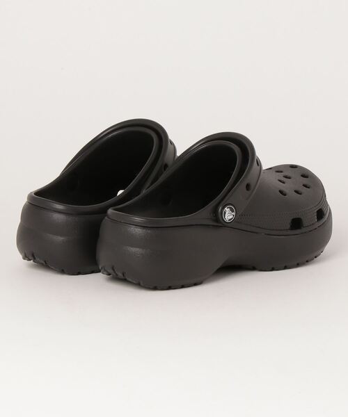 crocs(クロックス)の「クロックス crocs Classic PLATFOARM CLOG(サンダル・メンズ・ブラック・24.0cm/25.0cm/23.0cm)」の2枚目の写真