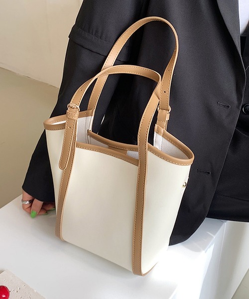 LA VORAGINE(ラ ヴォラジネ)の「ポーチ付き バイカラーショルダーバッグ(ハンドバッグ・レディース・ダークブラウン/グリーン/アイボリー・FREE)」の1枚目の写真