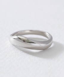 NOIR DE POUPEE（ノワールドプーペ）の「silver925 ミドルボリューム カーブリング (ニッケルフリー)（リング・レディース）」