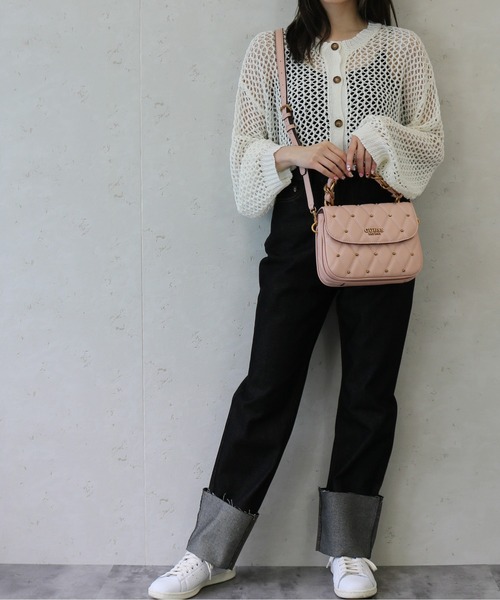 Guess(ゲス)の「GUESS/ゲス スタッズキルトフラップ付ショルダーTRIANA Flap Shoulder Bag(ショルダーバッグ・レディース・ベージュ/ブラック・FREE)」の8枚目の写真