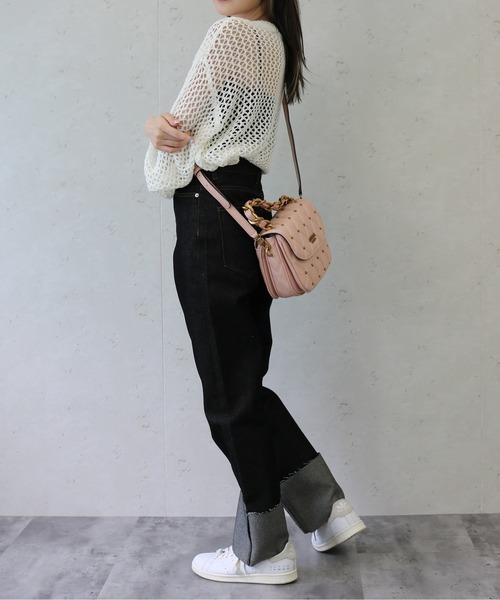 Guess(ゲス)の「GUESS/ゲス スタッズキルトフラップ付ショルダーTRIANA Flap Shoulder Bag(ショルダーバッグ・レディース・ベージュ/ブラック・FREE)」の10枚目の写真