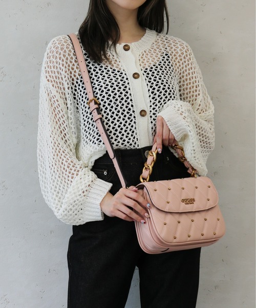 Guess(ゲス)の「GUESS/ゲス スタッズキルトフラップ付ショルダーTRIANA Flap Shoulder Bag(ショルダーバッグ・レディース・ベージュ/ブラック・FREE)」の12枚目の写真