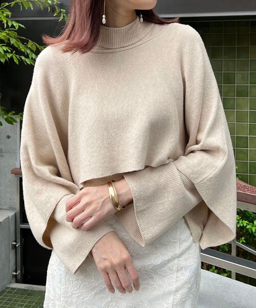 MAJESTIC LEGON(マジェスティックレゴン)の「ケープセットハイネックニット(ニット/セーター・レディース・ブラック/アイボリー/ピンクベージュ・MEDIUM)」の1枚目の写真