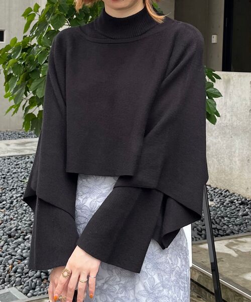 MAJESTIC LEGON(マジェスティックレゴン)の「ケープセットハイネックニット(ニット/セーター・レディース・ブラック/アイボリー/ピンクベージュ・MEDIUM)」の2枚目の写真