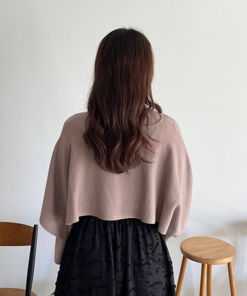 MAJESTIC LEGON(マジェスティックレゴン)の「ケープセットハイネックニット(ニット/セーター・レディース・ブラック/アイボリー/ピンクベージュ・MEDIUM)」の10枚目の写真