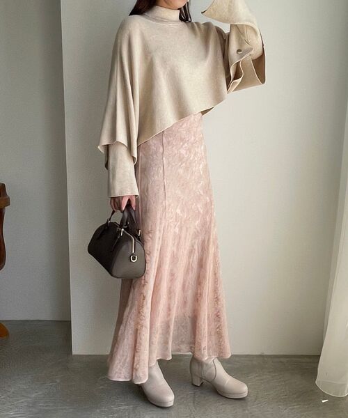 MAJESTIC LEGON(マジェスティックレゴン)の「ケープセットハイネックニット(ニット/セーター・レディース・ブラック/アイボリー/ピンクベージュ・MEDIUM)」の19枚目の写真