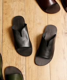 MADULI | MADULI マドゥリ / SLIT LEATHER SANDAL FLAT SOLE スリットレザーサンダル フラットソール / M217007S(サンダル)