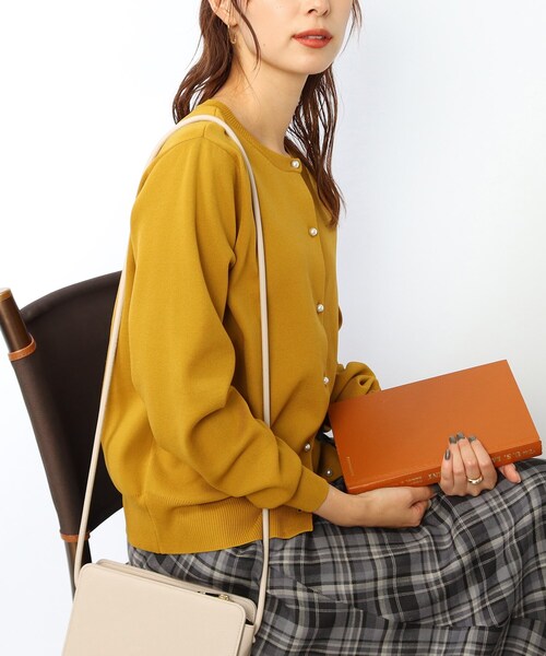 DRESKIP（ドレスキップ）の「◆【洗える】パ－ル調ボタンスポンディッシュカーディガン（カーディガン/ボレロ・レディース・ブラック/ベージュ/マスタード/ピンク系・02/03/04）」の3枚目の写真