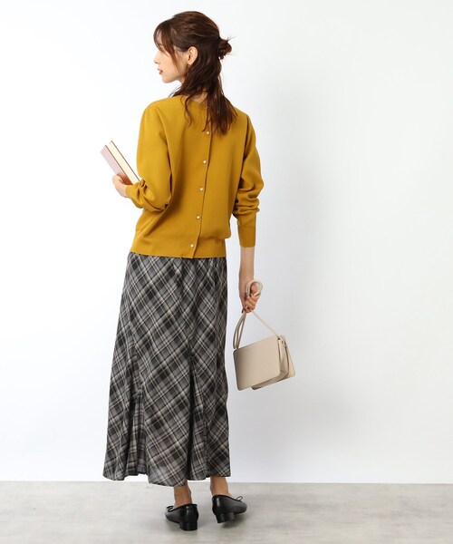 DRESKIP（ドレスキップ）の「◆【洗える】パ－ル調ボタンスポンディッシュカーディガン（カーディガン/ボレロ・レディース・ブラック/ベージュ/マスタード/ピンク系・02/03/04）」の9枚目の写真