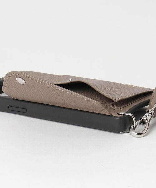 BANDOLIER(バンドリヤー)の「【BANDOLIER】DONNA SIDE SLOT DARK TAUPE/iPhone 12 /12Pro / iPhone 13 / iPhone 13 Pro 対応ケース(スマホケース/カバー・レディース・ベージュ系その他7/ベージュ系8・FREE)」の4枚目の写真