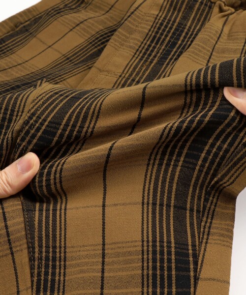 BRANSHES（ブランシェス）の「【ガーデナー】チェック柄テーパードパンツ（チノパンツ・キッズ・キャメル/グレー/オフホワイト・130/140/100/150/90/110/120）」の10枚目の写真