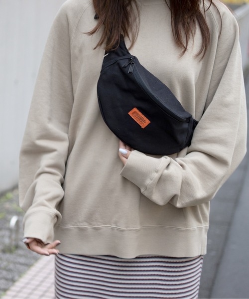 UNIVERSAL OVERALL（ユニバーサルオーバーオール）の「ユニバーサルオーバーオール スーベニアコットンウエストバッグ（トートバッグ・メンズ・ブラック/ホワイト・F）」の2枚目の写真