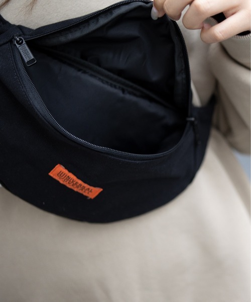 UNIVERSAL OVERALL（ユニバーサルオーバーオール）の「ユニバーサルオーバーオール スーベニアコットンウエストバッグ（トートバッグ・メンズ・ブラック/ホワイト・F）」の11枚目の写真