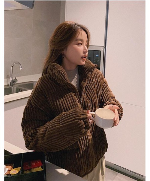 おしゃれスタ（オシャレスタ）の「フェミニンかわいいコーデュロイ中綿ジャケット（ダウンジャケット/コート・レディース・ピンク/ホワイト/ブラック/ブルー/ブラウン/イエロー・S/M/L）」の4枚目の写真