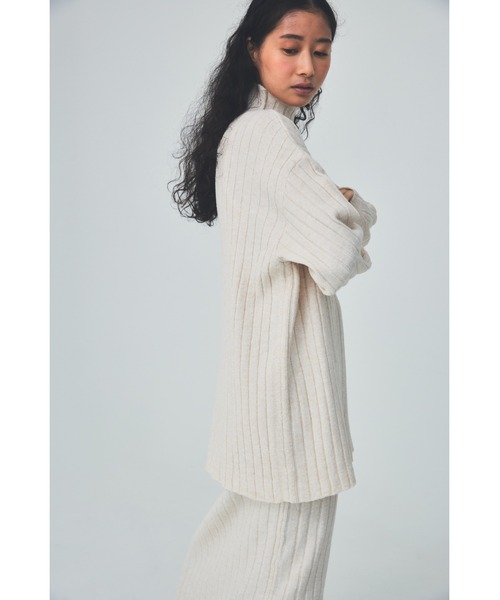 THEATRE PRODUCTS（シアタープロダクツ）の「ワイドリブボトルネックプルオーバー（ニット/セーター・レディース・アイボリー/ベージュ/ブラウン・FREE）」の2枚目の写真