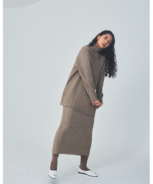 THEATRE PRODUCTS（シアタープロダクツ）の「ワイドリブボトルネックプルオーバー（ニット/セーター・レディース・アイボリー/ベージュ/ブラウン・FREE）」の10枚目の写真