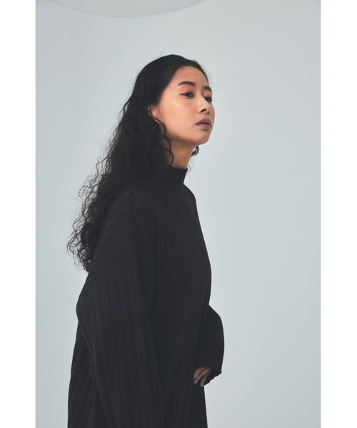 THEATRE PRODUCTS（シアタープロダクツ）の「ワイドリブボトルネックプルオーバー（ニット/セーター・レディース・アイボリー/ベージュ/ブラウン・FREE）」の14枚目の写真