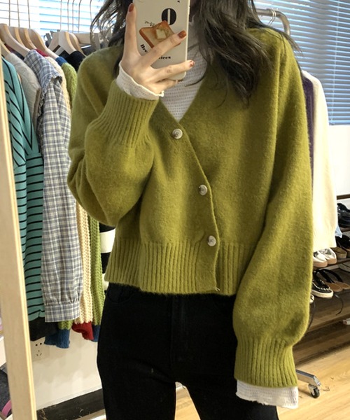 Amulet（アミュレット）の「Vネックフロントボタンカーディガン（カーディガン/ボレロ・レディース・パープル/ホワイト/グリーン/レッド・FREE）」の3枚目の写真