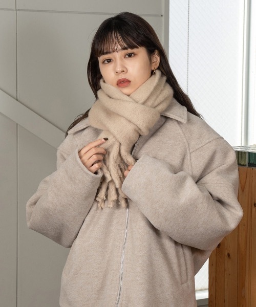 Amiur（エミレ）の「compact fringe soft muffler（マフラー・レディース・グレー/ブラック/ベージュ・FREE）」の4枚目の写真