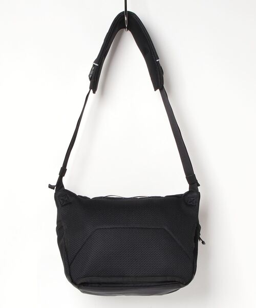 THE NORTH FACE ショルダーバッグ 抱っこ紐　NMB82250 THE NORTH FACE BABY SLING BAG ブラック 22FW-I（ザ・ノース