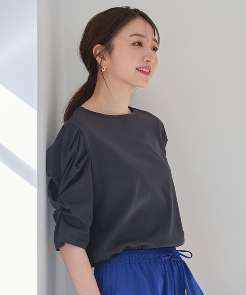 ANY（エニィ）の「シルケットスムース ツイストタックスリーブトップス（Tシャツ/カットソー・レディース・グレー系/ベージュ系/グリーン系/ライトグリーン系/オールドローズ系/アイボリー系・2/3）」の2枚目の写真
