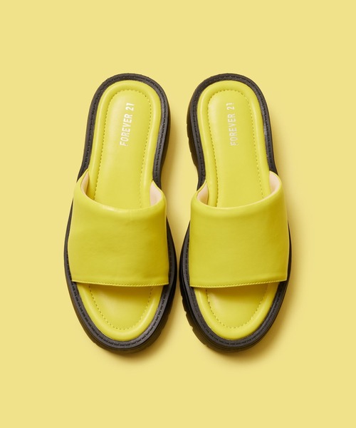 FOREVER 21（フォーエバー トゥエンティーワン）の「厚底フラットサンダル（サンダル・レディース・イエロー/ホワイト/ブラック・SMALL/LARGE/MEDIUM）」の6枚目の写真