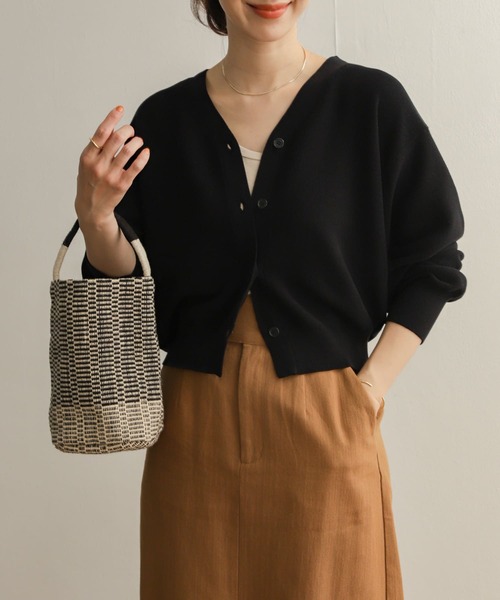 URBAN RESEARCH DOORS（アーバンリサーチドアーズ）の「ガーター編みコクーンショートカーディガン（ニット/セーター・レディース・ブラック/ベージュ/ブルー・MEDIUM）」の11枚目の写真