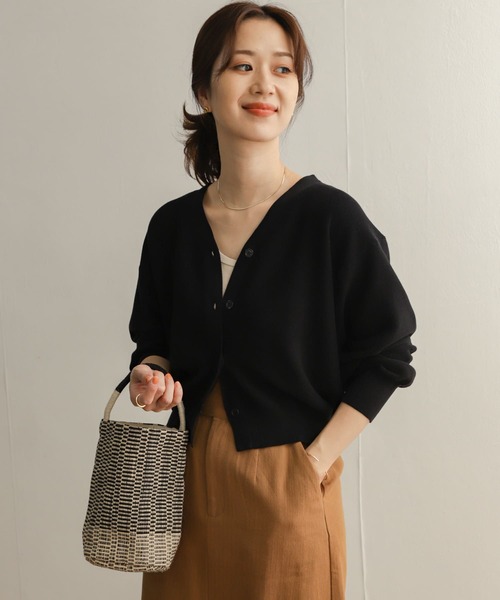 URBAN RESEARCH DOORS（アーバンリサーチドアーズ）の「ガーター編みコクーンショートカーディガン（ニット/セーター・レディース・ブラック/ベージュ/ブルー・MEDIUM）」の18枚目の写真