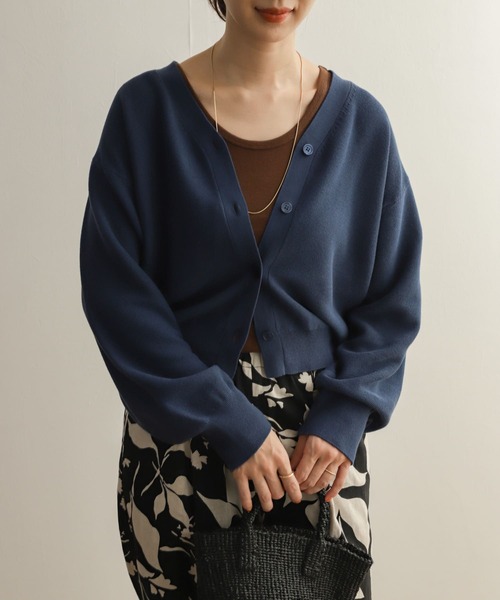 URBAN RESEARCH DOORS（アーバンリサーチドアーズ）の「ガーター編みコクーンショートカーディガン（ニット/セーター・レディース・ブラック/ベージュ/ブルー・MEDIUM）」の6枚目の写真